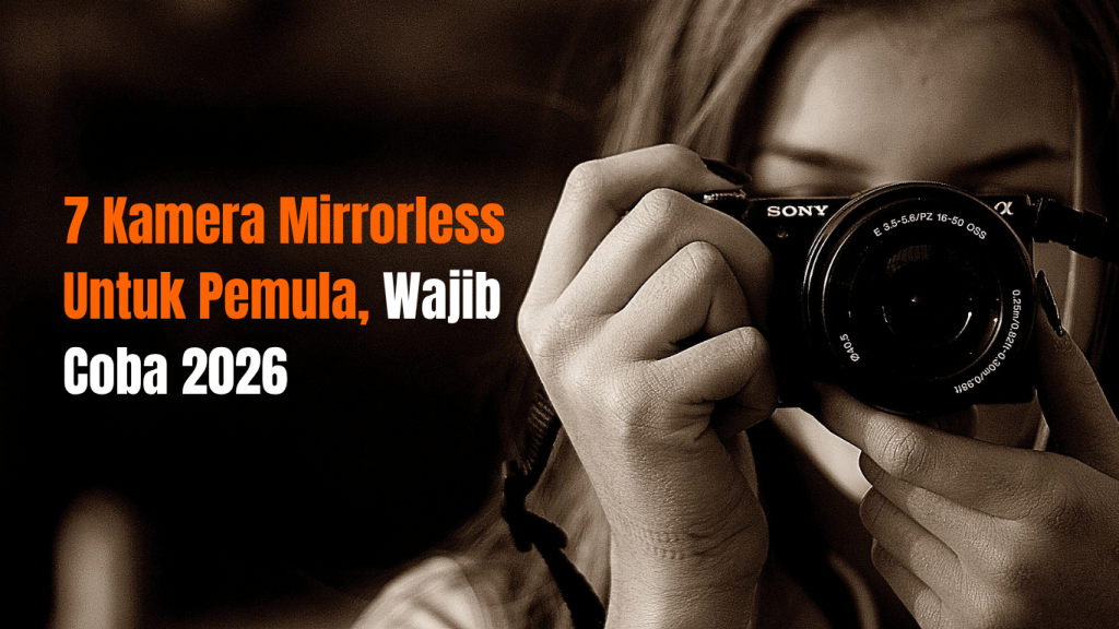 Seorang wanita memegang kamera sony, brand yang terkenal dengan kamera mirrorless untuk pemulanya